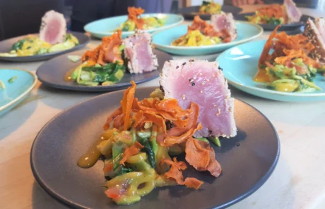 Thunfischsteak im Sesammantel an mallorquinischem Salat